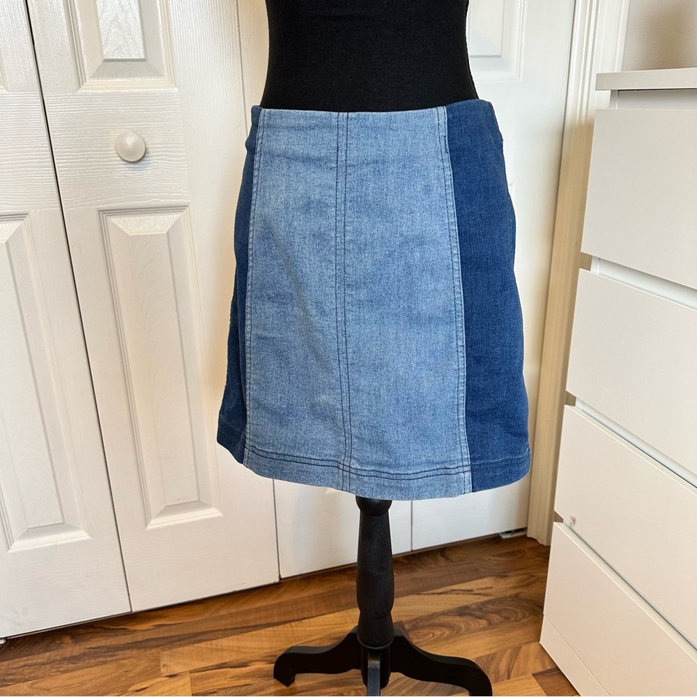 Free People✨Two-Tone Blue Denim Mini Skirt - Picture 2 of 14
